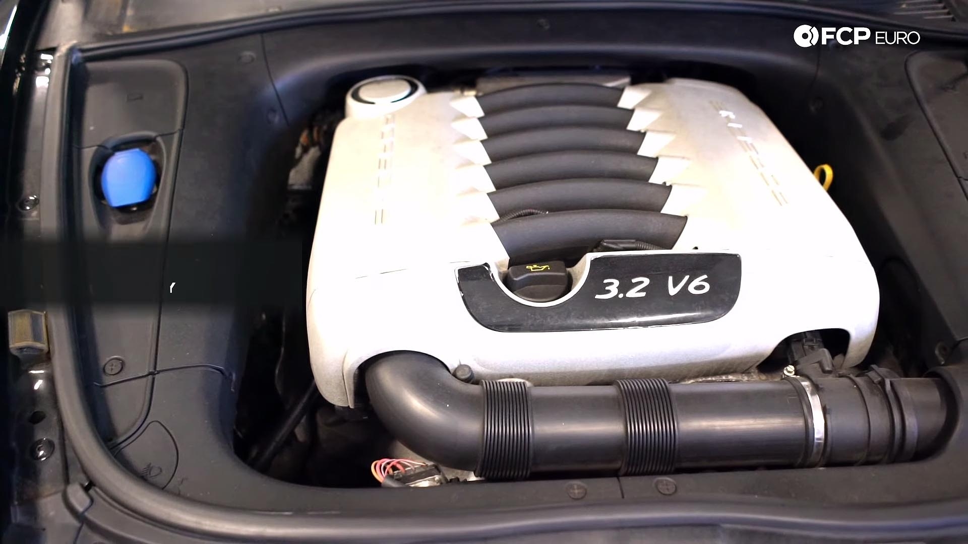 955 Porsche Cayenne Base 3.2 VR6 engine bay