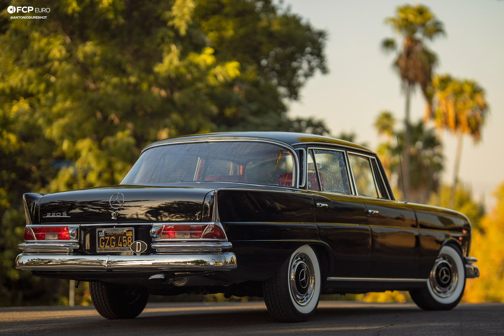 Mercedes Benz 220S Heckflosse Fintail W111 Belinda Benzo EOSR1804 crop