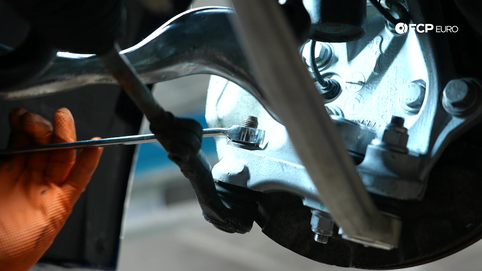 DIY BMW E90 Tie Rod Replacement loosening the tie rod end’s nut