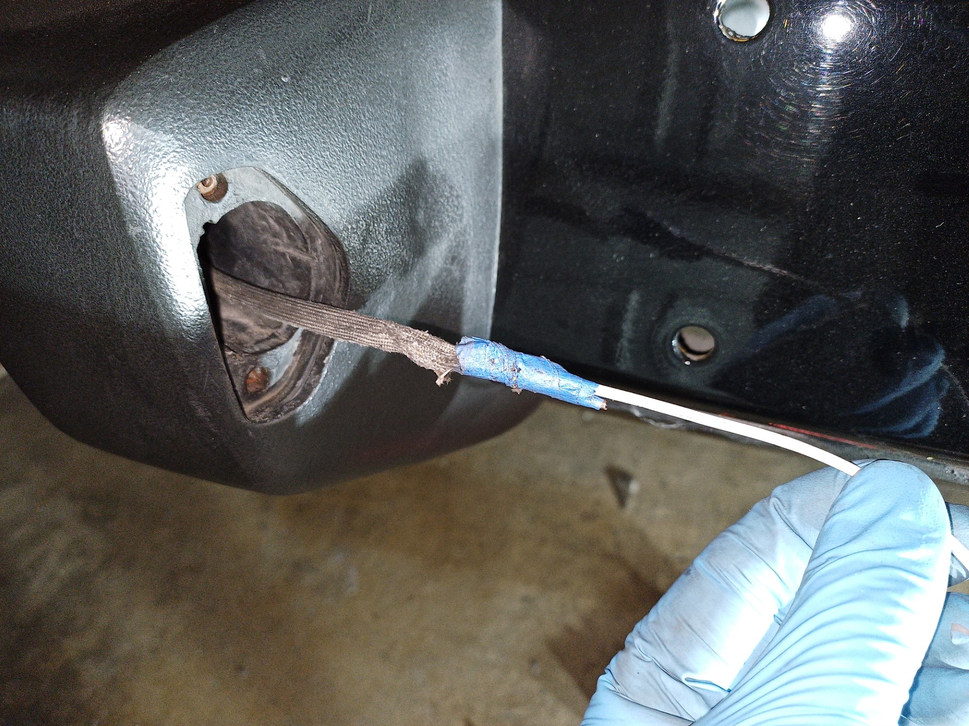 Air-cooled Porsche 911 license plate light wiring