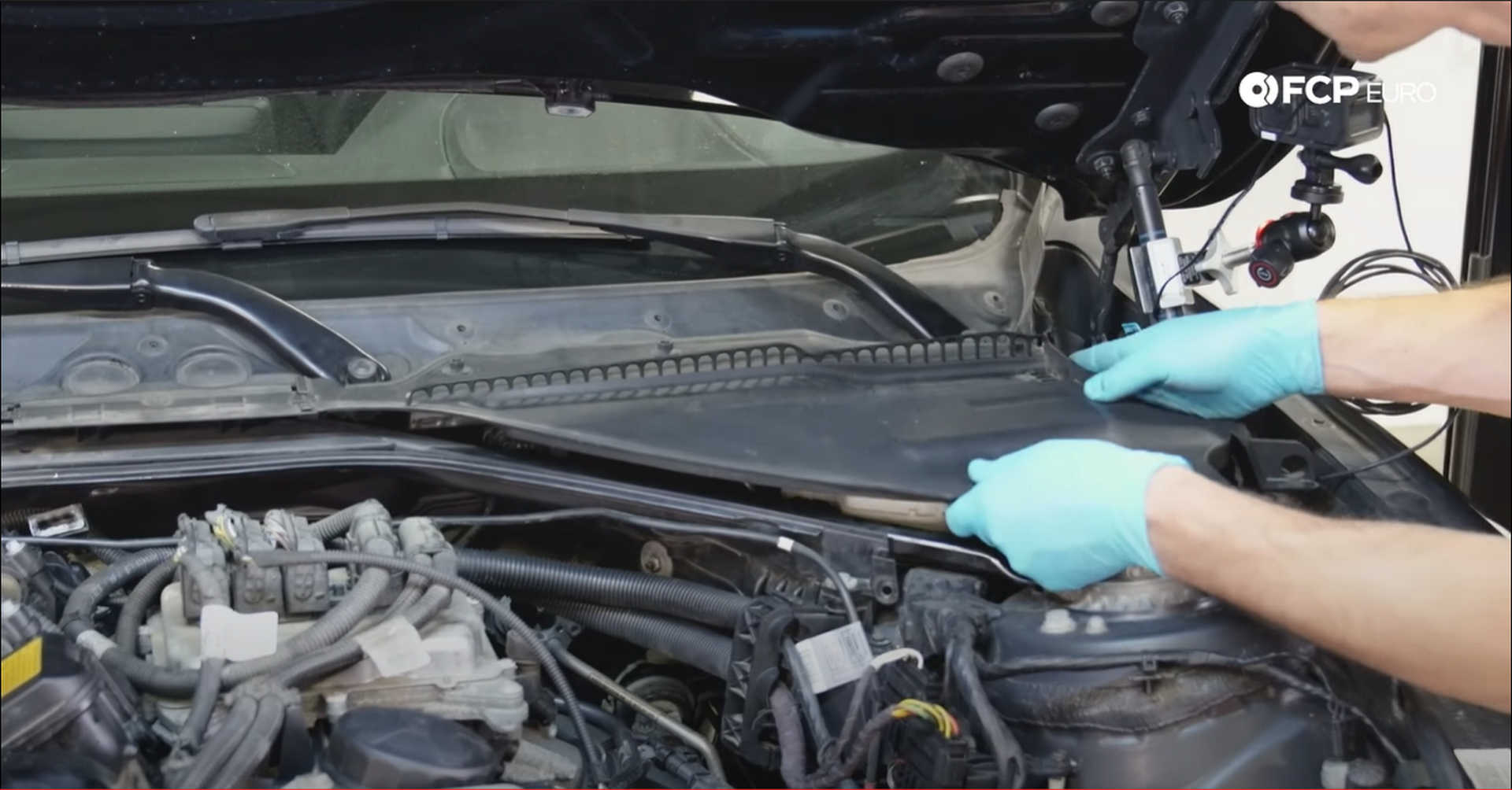 DIY BMW N20 Timing Chain fitting the lower cowl piece