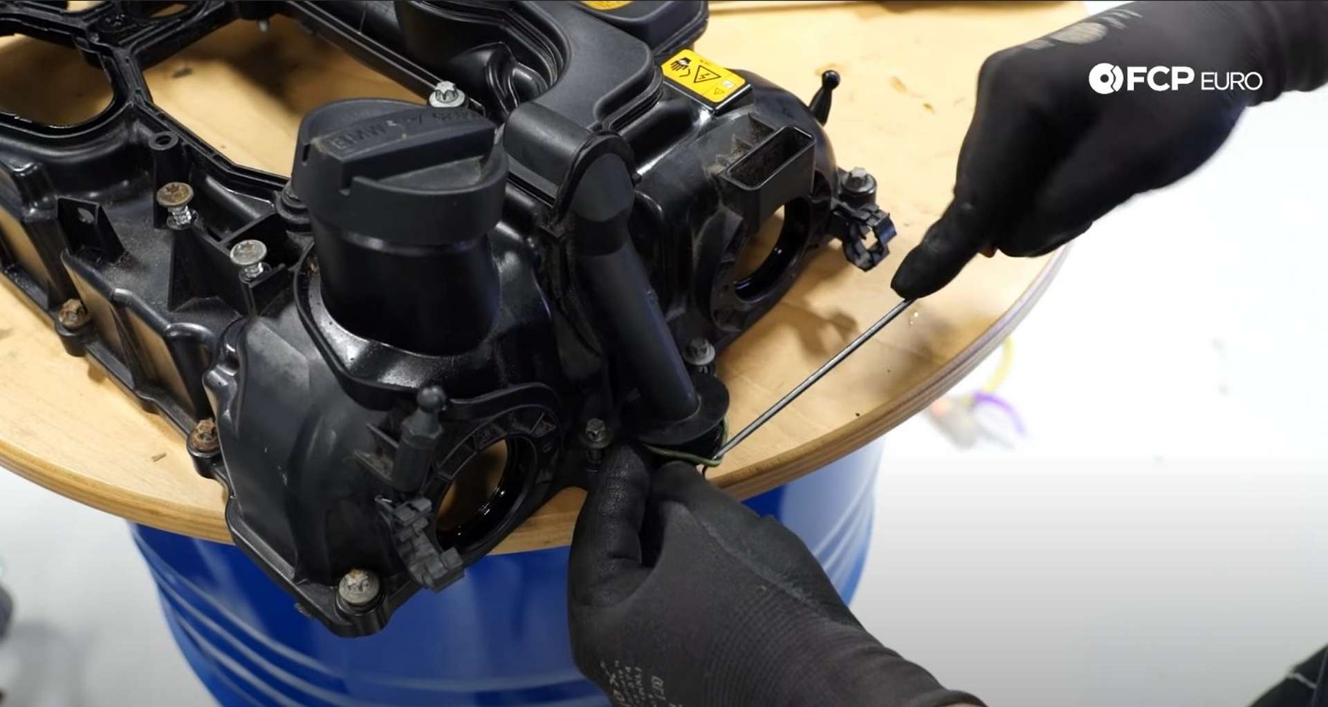 26-DIY-BMW-F30-Valve-Cover-Replacement_Replacing-Valve-Cover