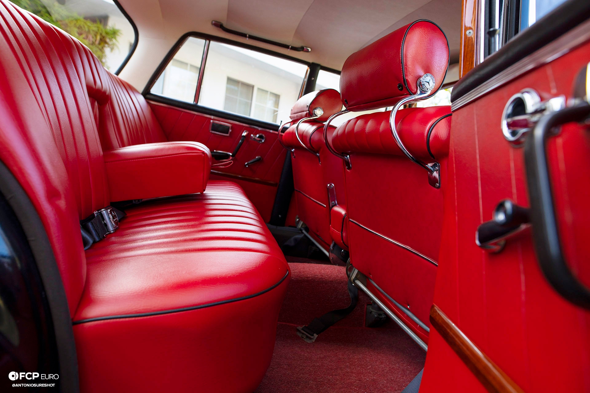 Mercedes Benz 220S Heckflosse Fintail W111 Belinda Benzo EOSR7620 RearInterior noBear