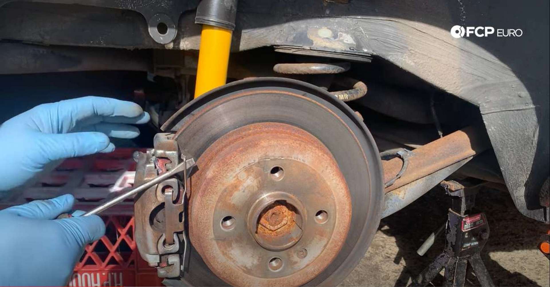 BMW E30 Rear Brakes prying clip
