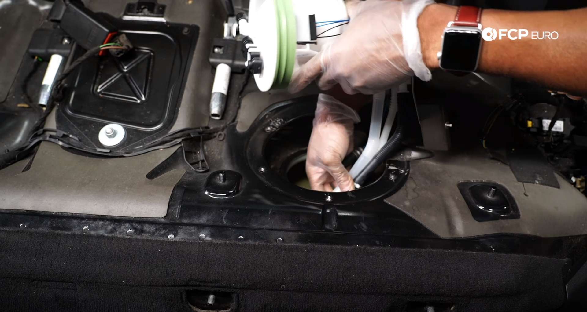 15-DIY-Mercedes-Fuel-Level-Sender-Installing-Unit
