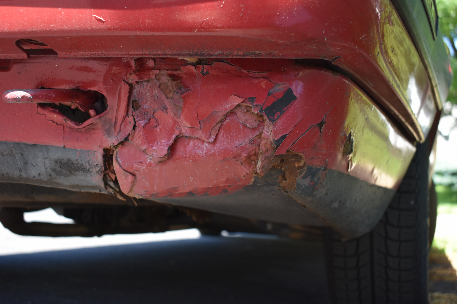 BMW E30 Buyers Guide Rusty Battery Tray