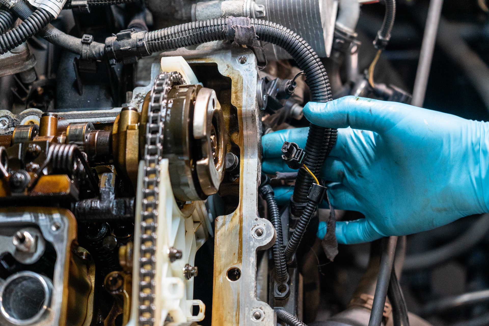 DIY BMW N20 Timing Chain installing the camshaft angle sensors