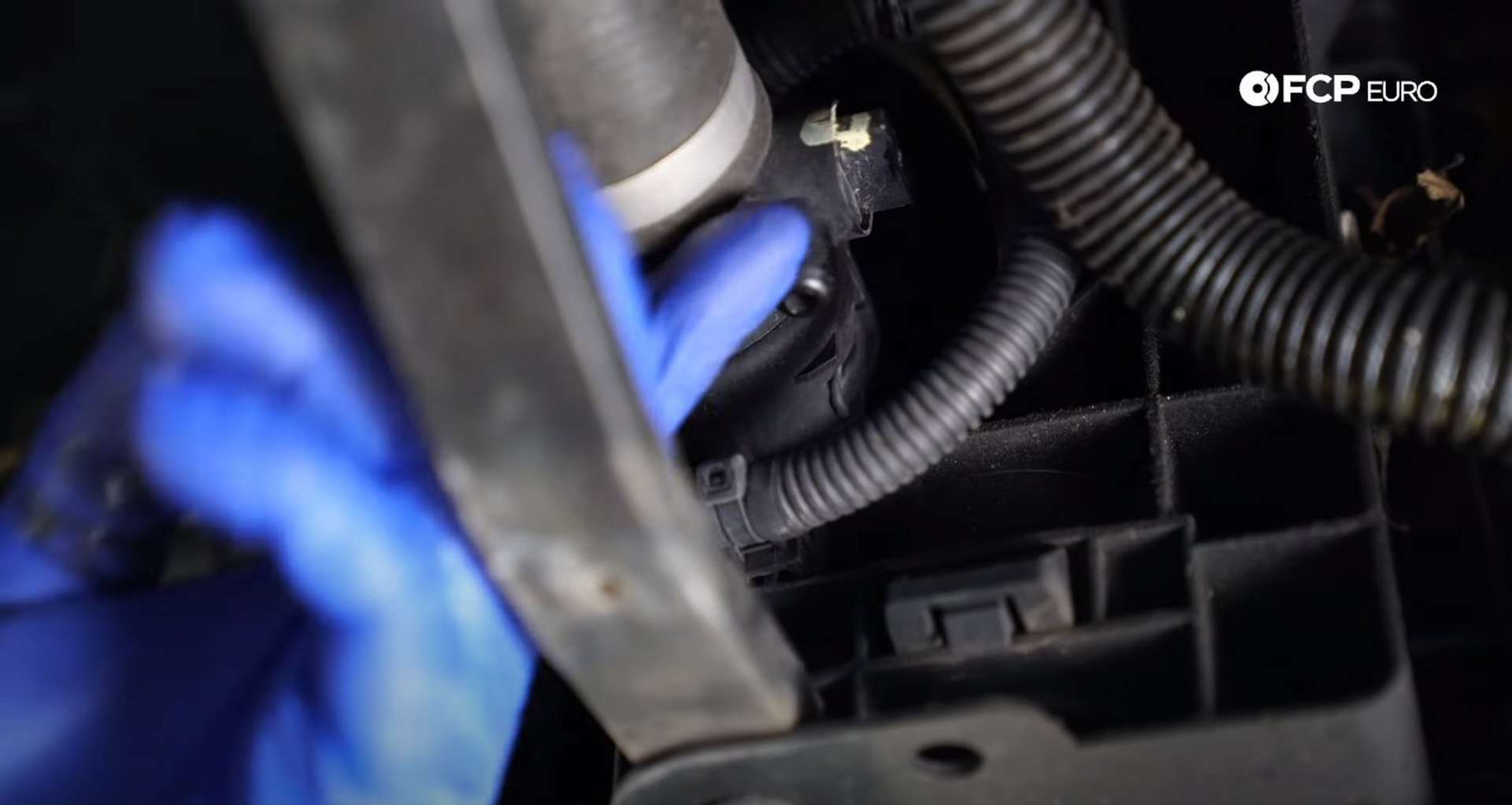 DIY Audi B8.5 Water Pump and Thermostat Replacement radiator drain location