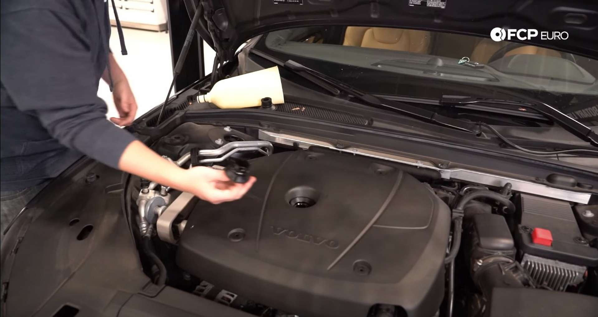 DIY Volvo SPA Oil Change removing the oil filler cap