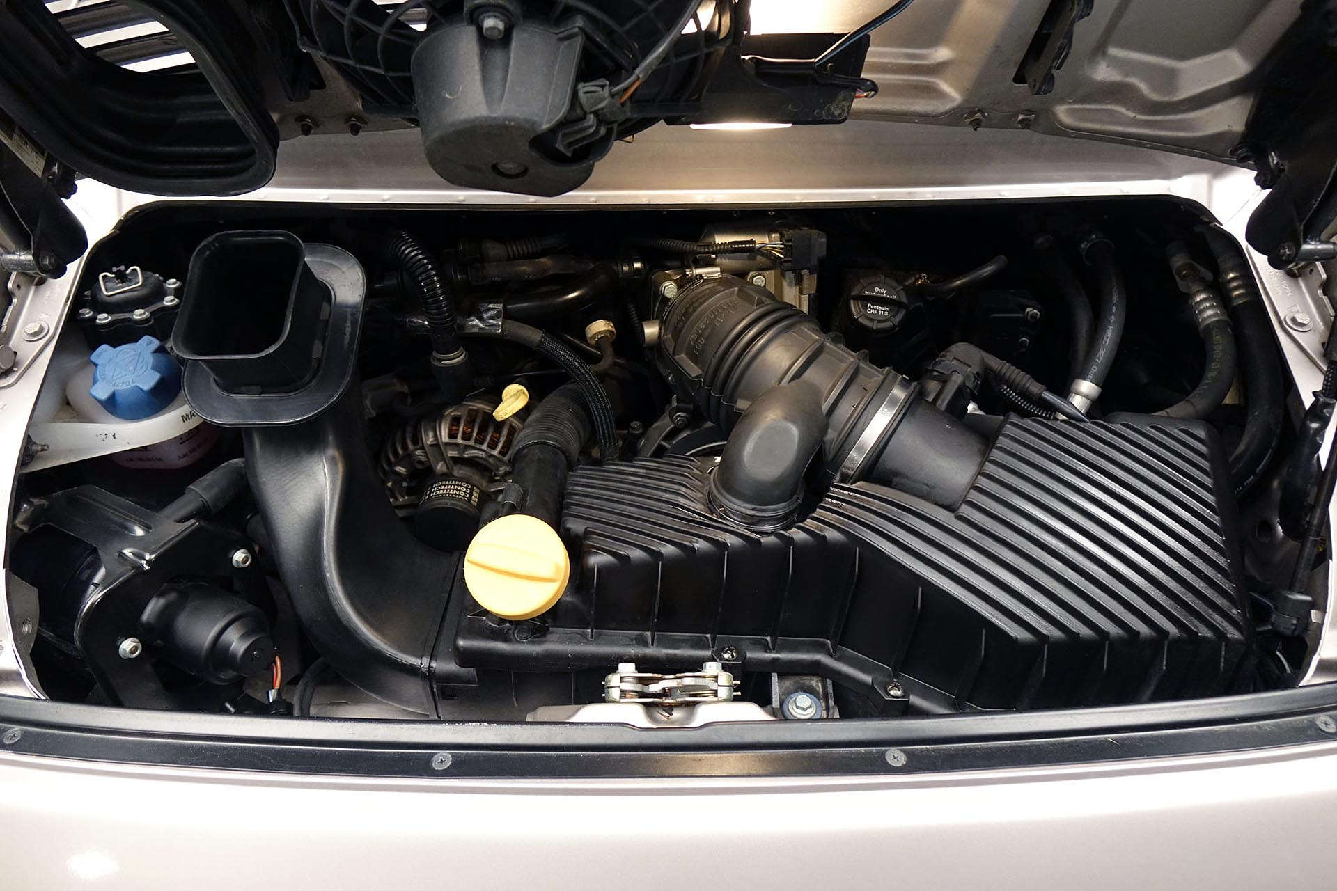 09_Porsche 996 911 M96 engine