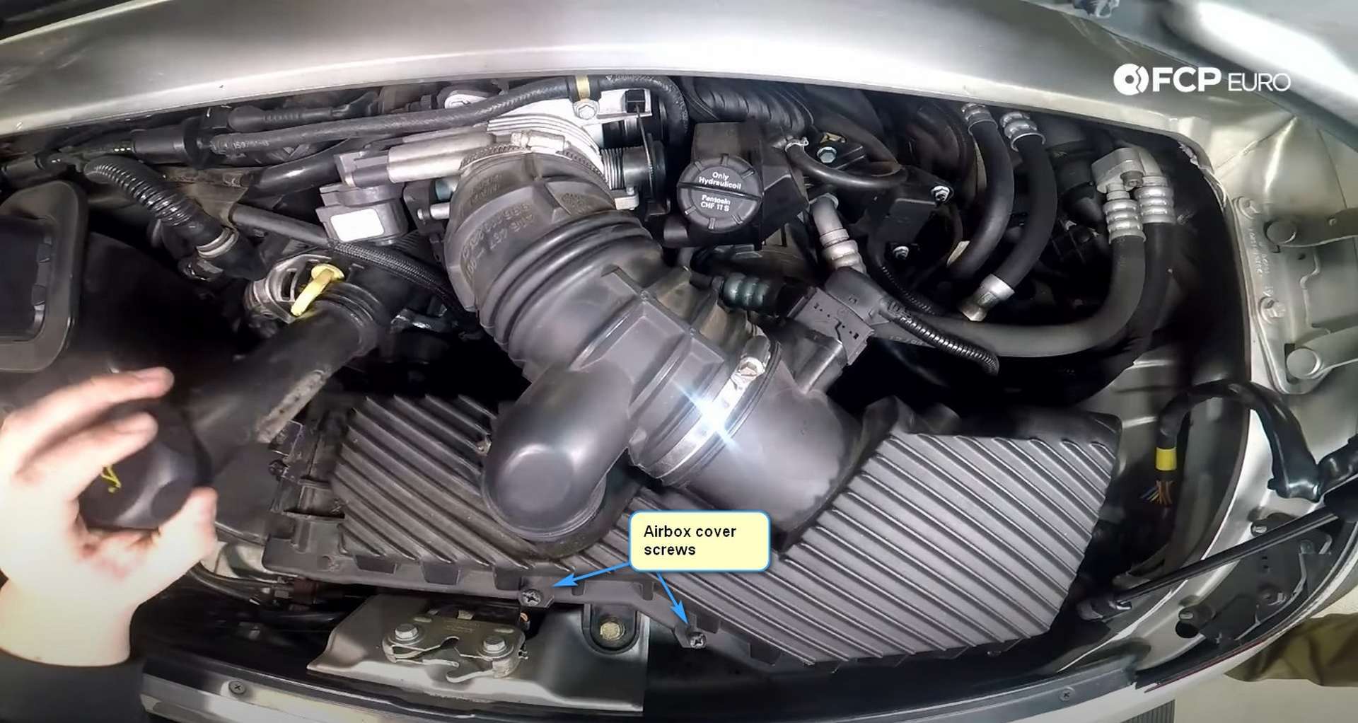 01-DIY-Porsche-996-MAF-Replacement_Removing-Airbox-Cover