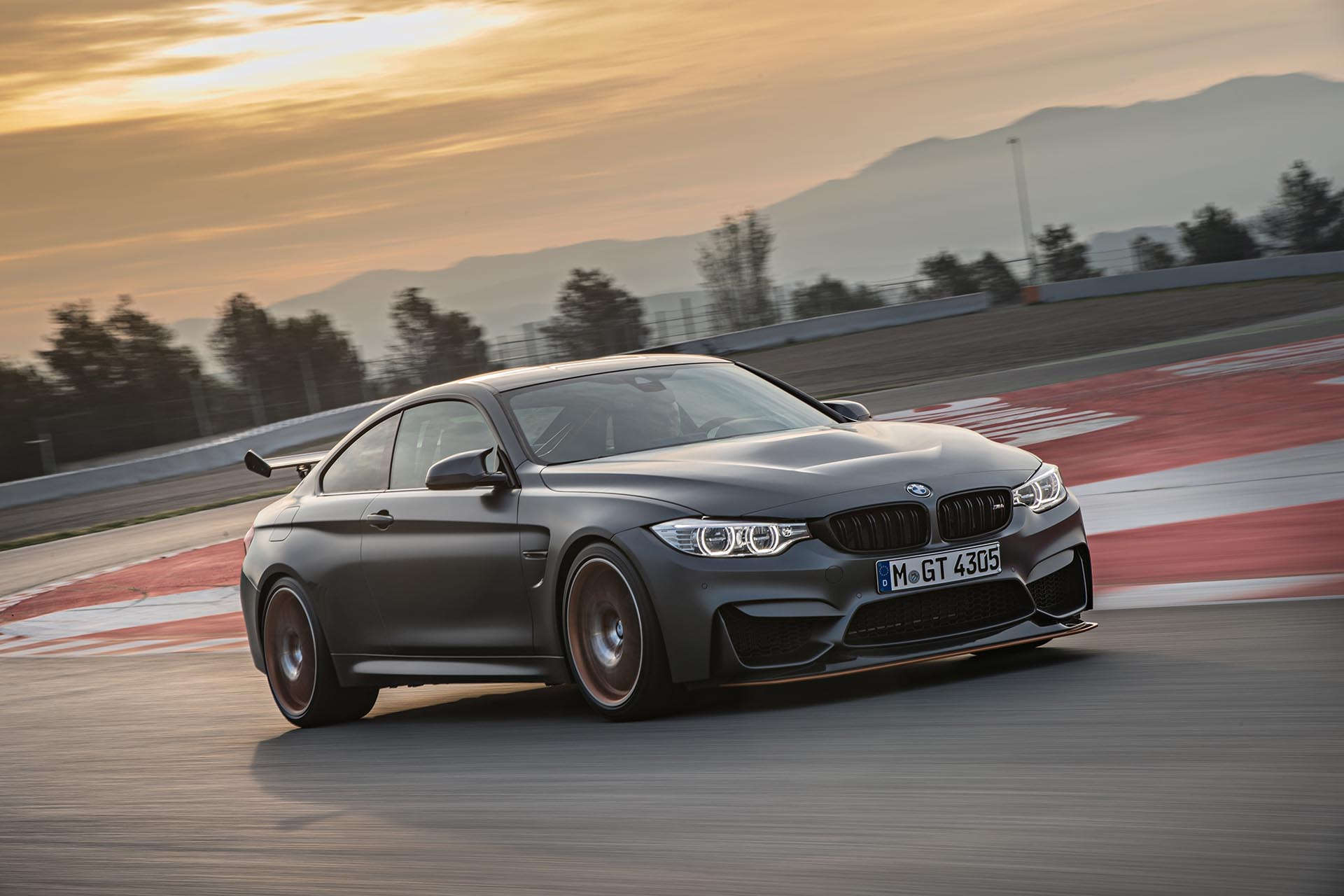 11_BMW M4 GTS front