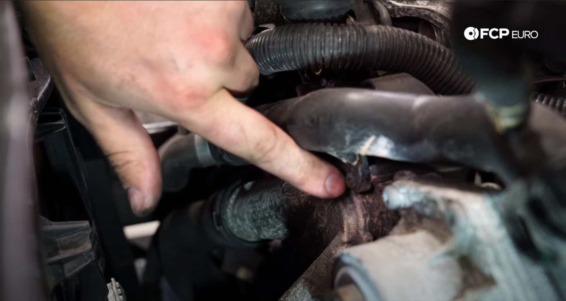DIY Audi B8.5 Water Pump and Thermostat Replacement T25 fastener location
