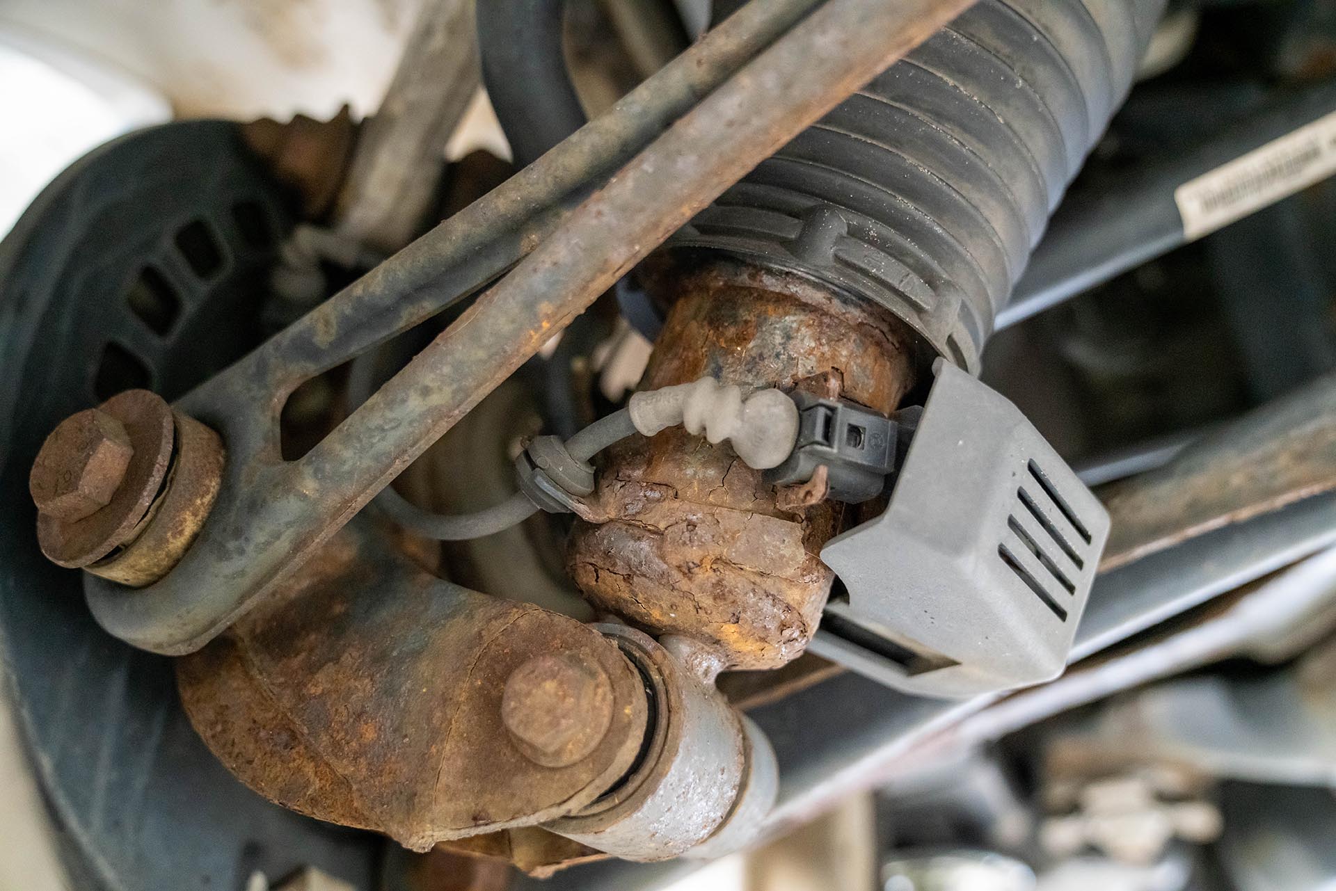08_Porsche Cayenne 955 957 PASM connection corrosion