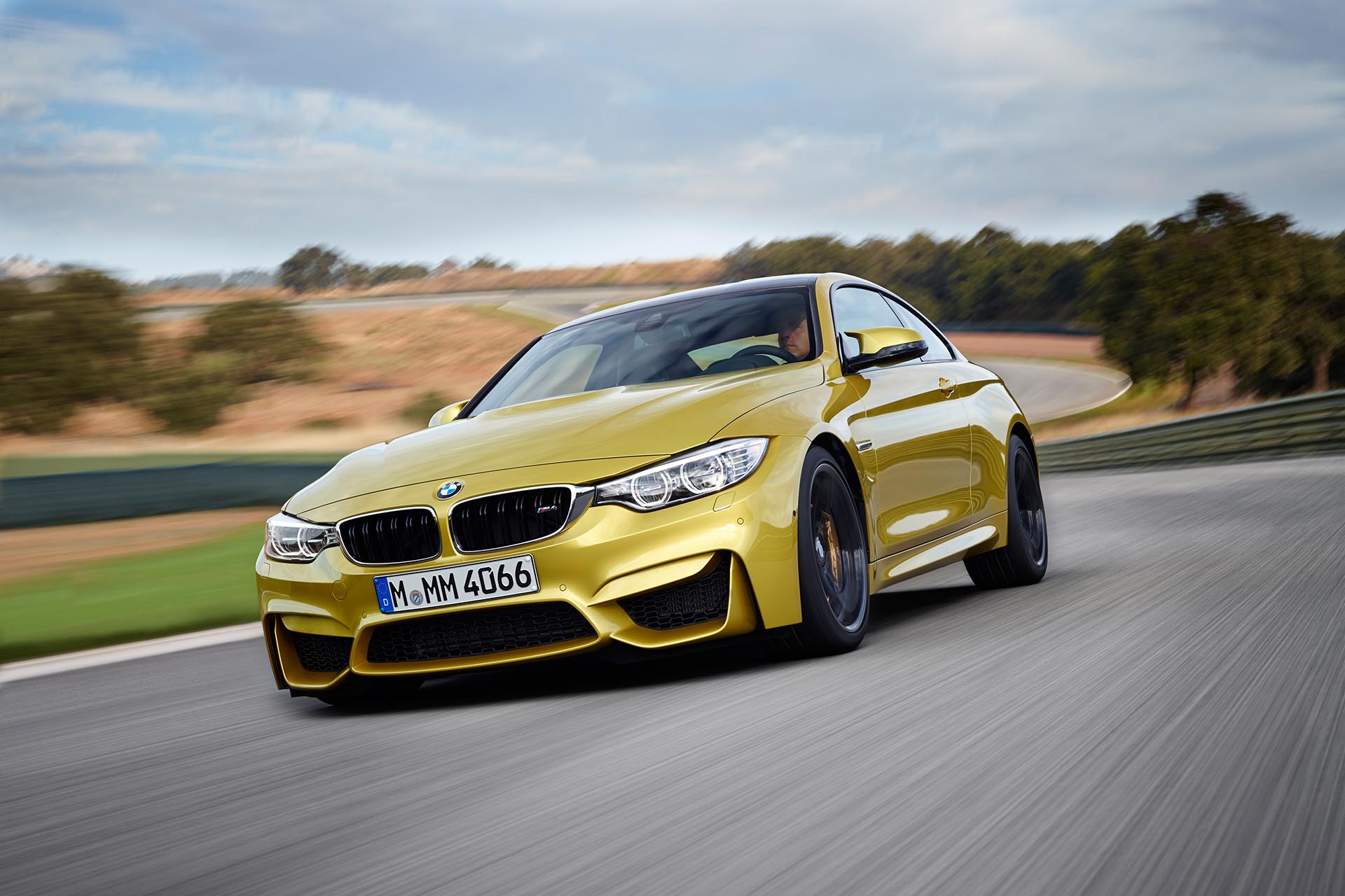 01_BMW M4 Phoenix Yellow Front
