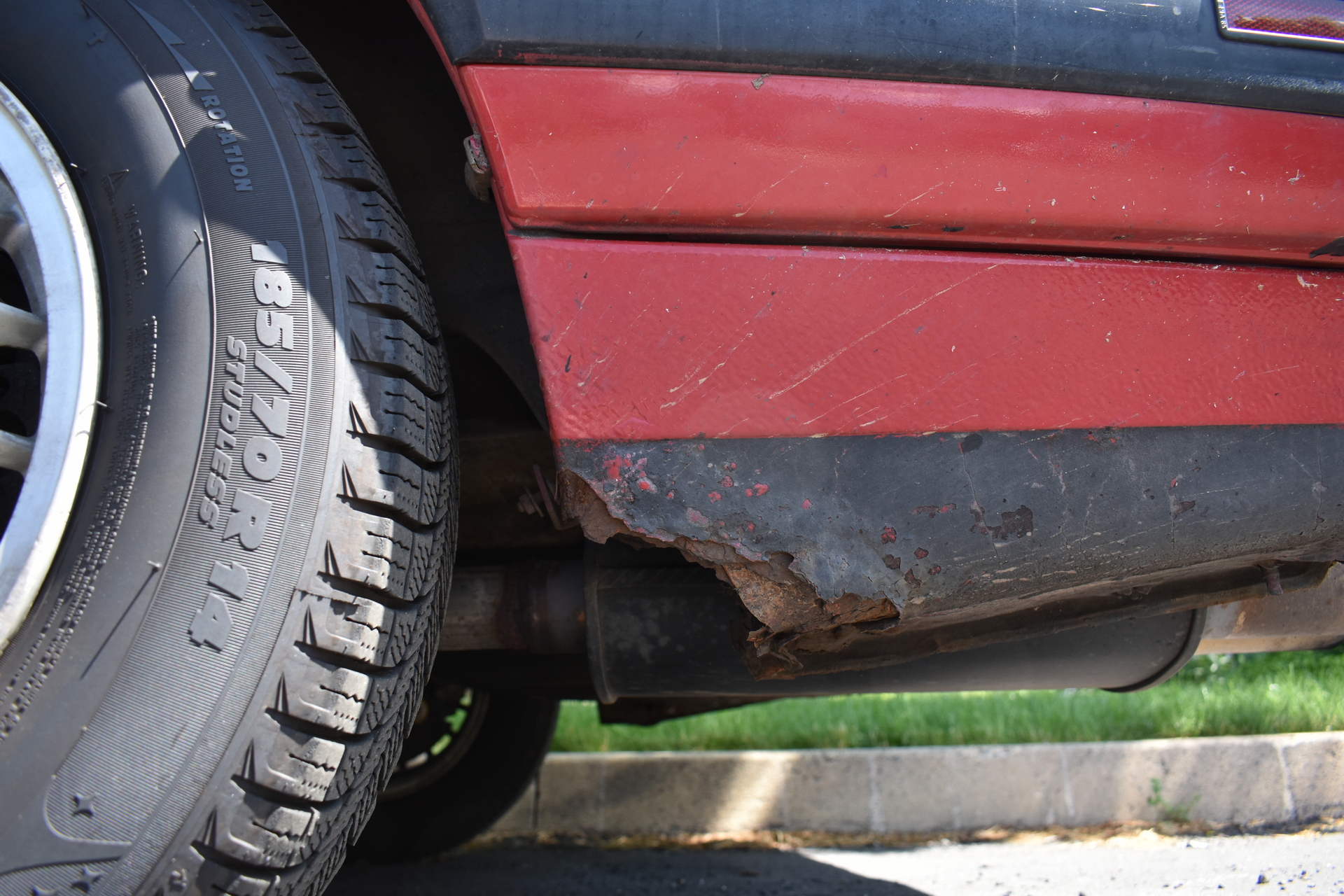 BMW E30 Buyers Guide Rusted Rear Wheel Well