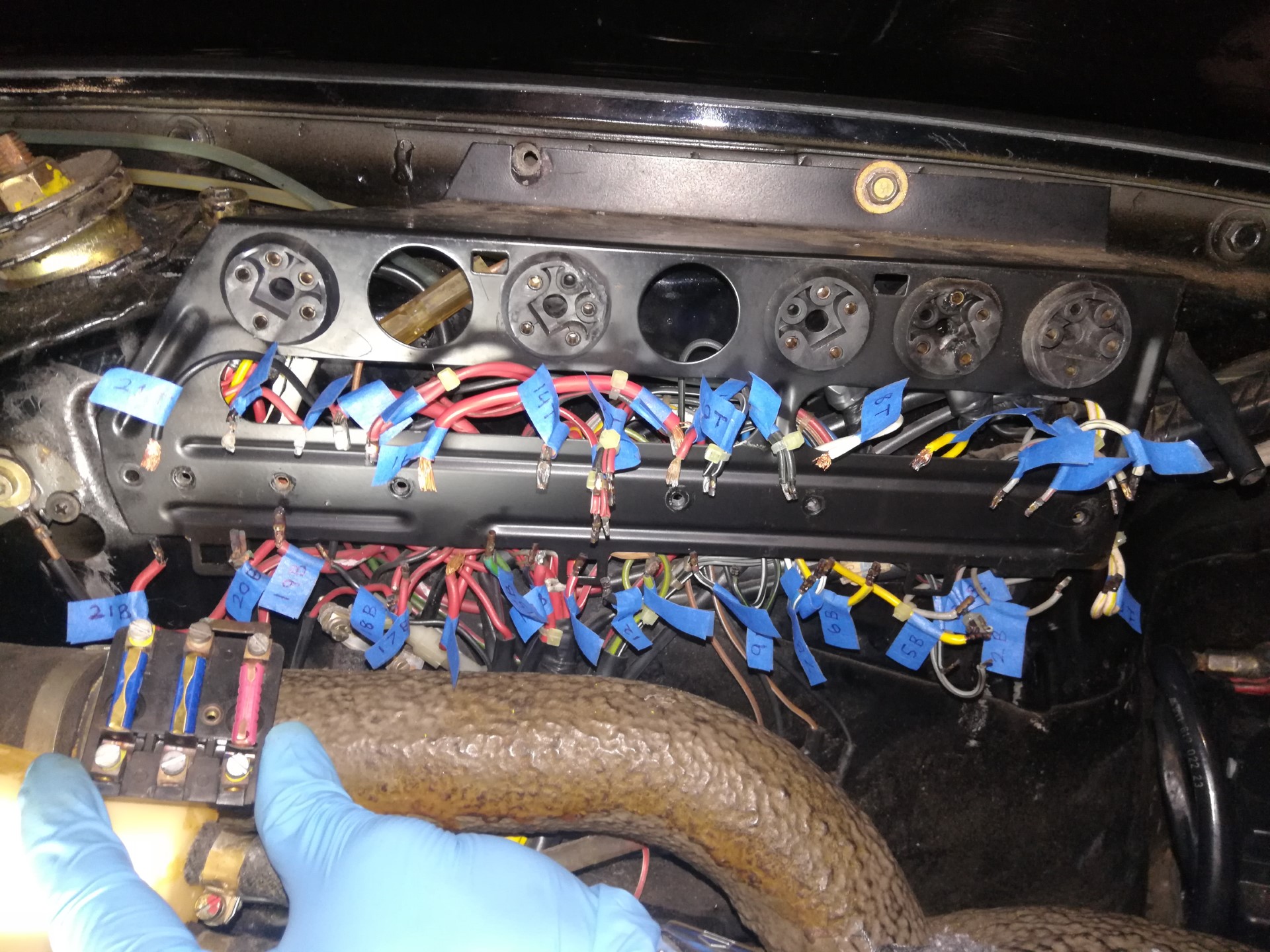 Air-cooled Porsche 911 Fuse Block Replacement