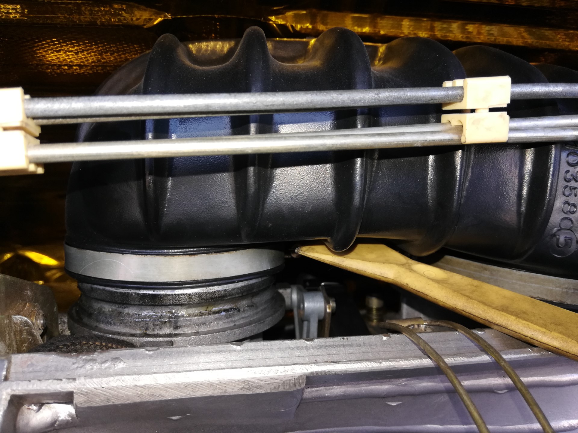 Air-cooled Porsche 911 CIS intake boot removal