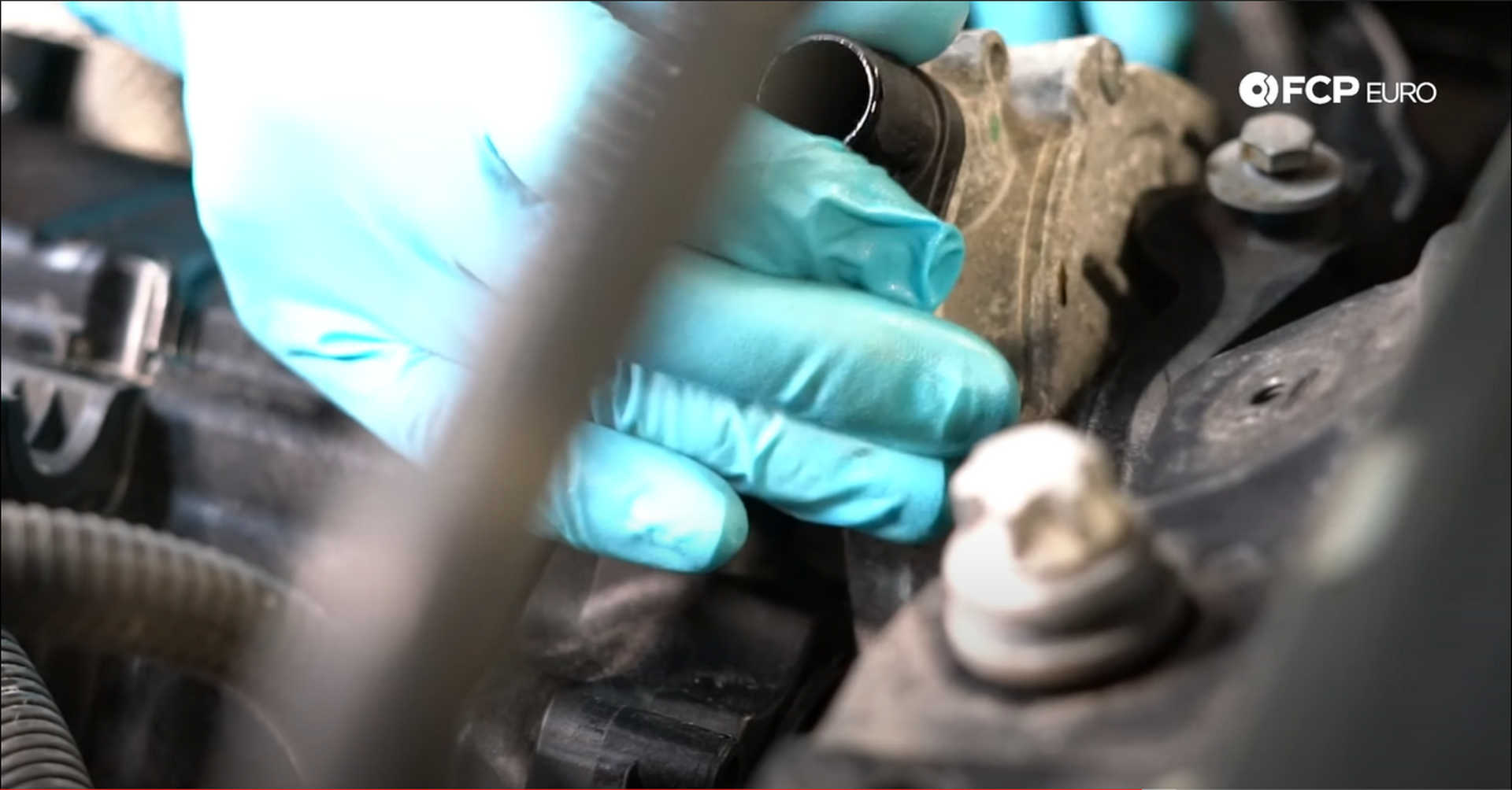DIY BMW N20 Timing Chain Positioning the vacuum pump