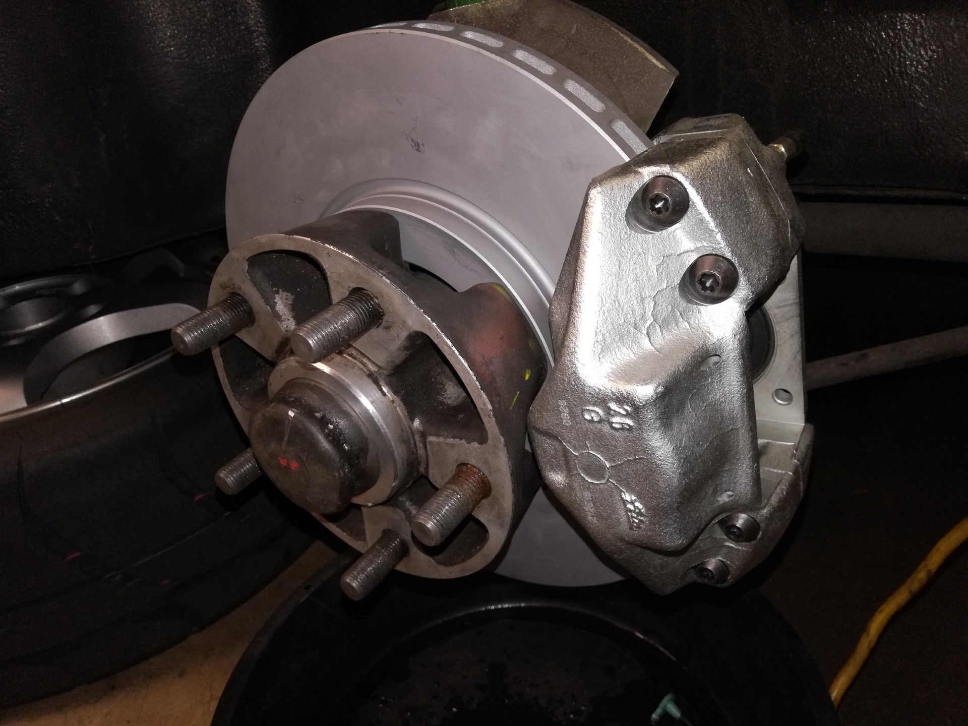 Air-cooled Porsche 911 front caliper replacement