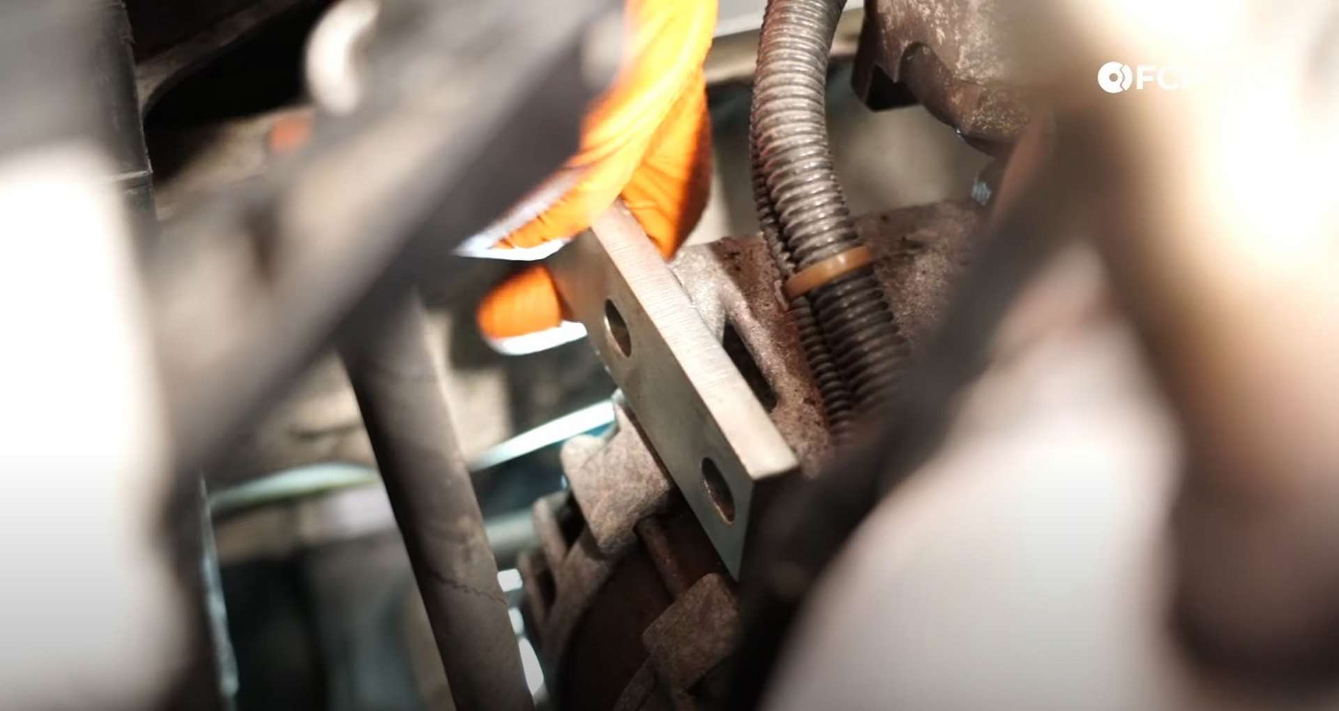 DIY MINI R56 Timing Chain Replacement removing the engine block holding tool