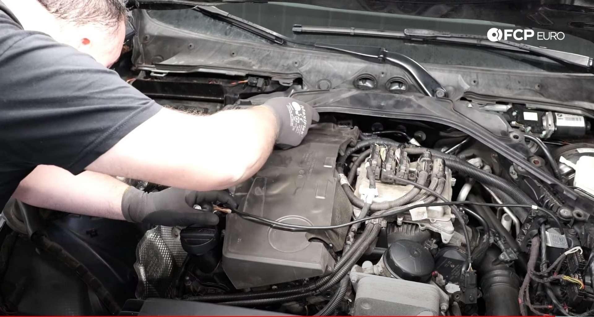 40-DIY-BMW-F30-Valve-Cover-Replacement_Refitting-Plastics