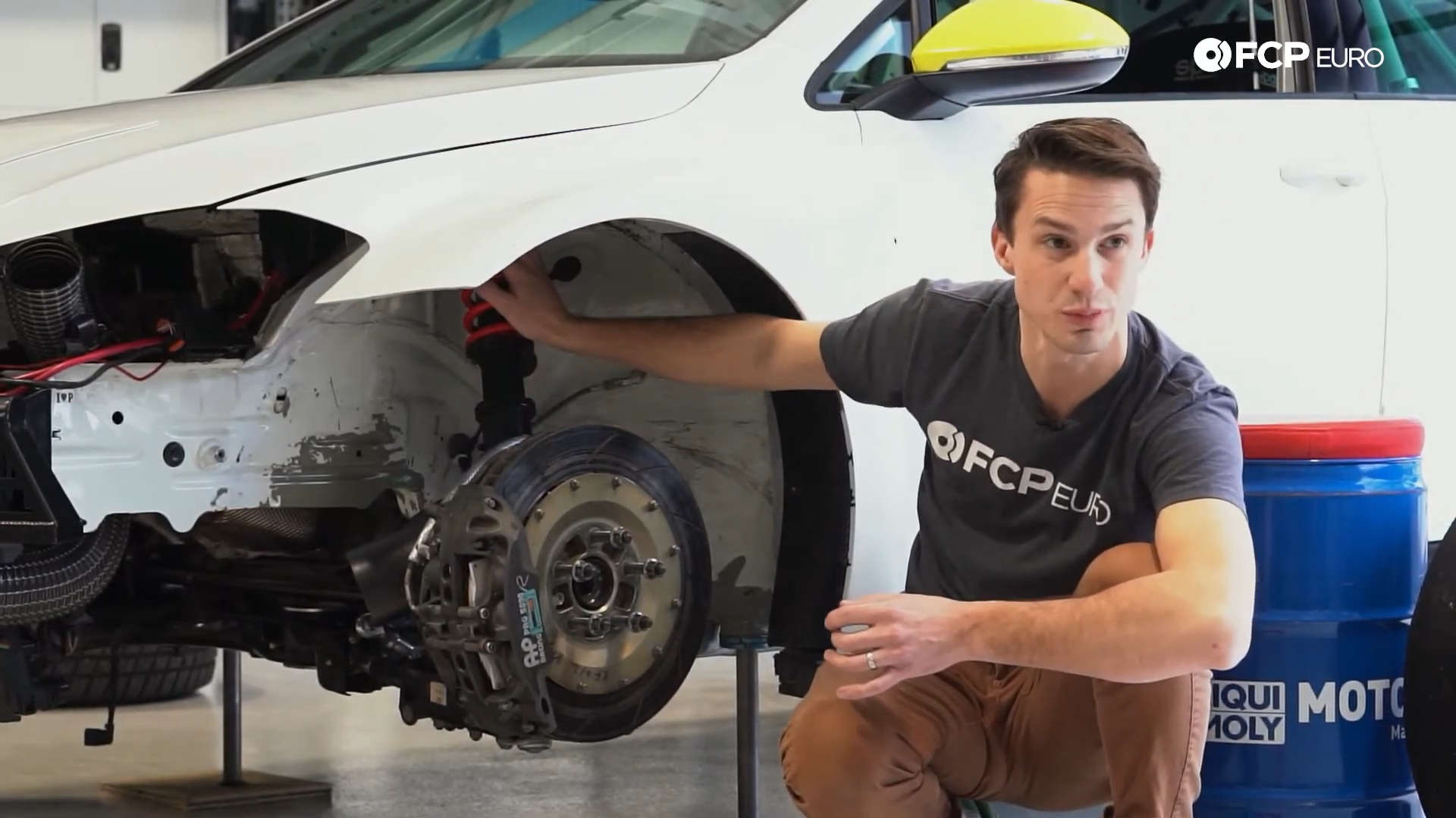 15-race-cars-explained-strut-mounting