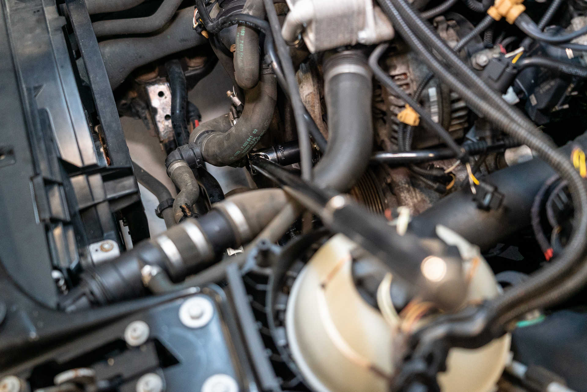 DIY BMW N20 Timing Chain removing the crankshaft bolt