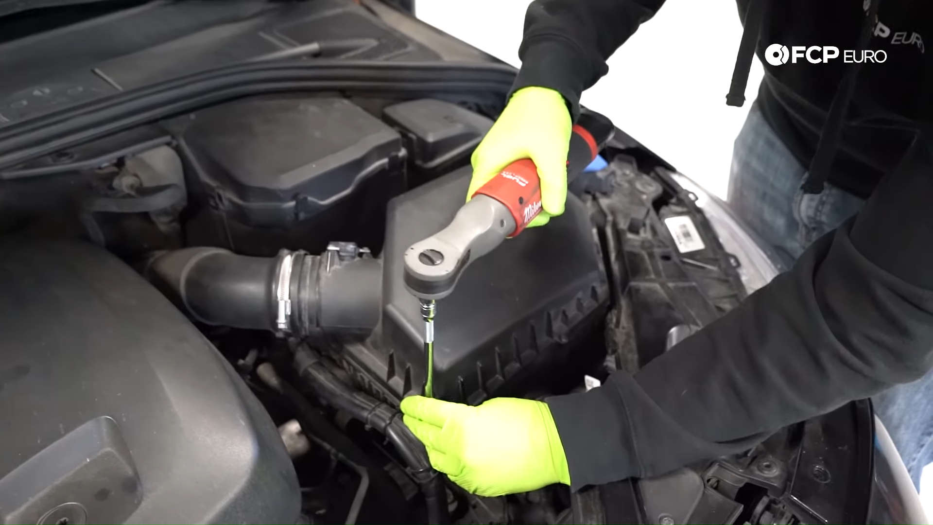 03-volvo-automatic-trans-service-remove-airbox-t25