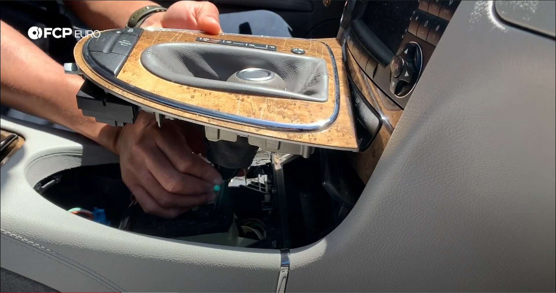 03_DIY_Mercedes_Shifter_Removall
