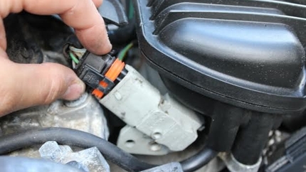 Fuel Pressure Sensor Replacement (C30, S40, V50, C70)
