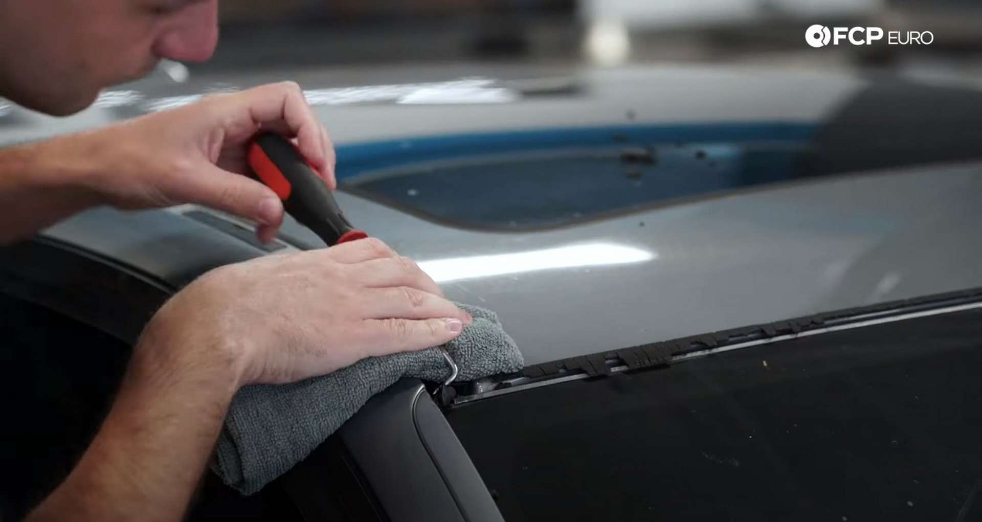 DIY BMW E9X Windshield Replacement removing the rubber seal