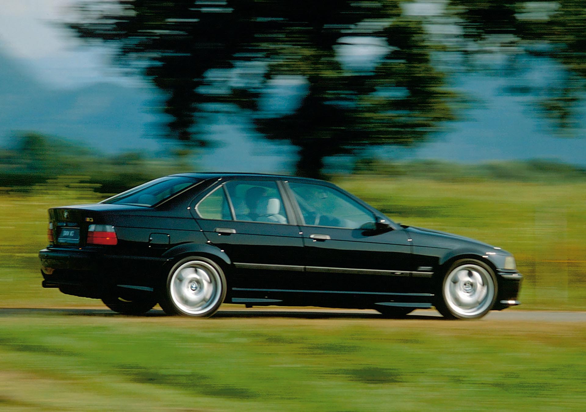 06_BMW E36 M3 Sedan Profile