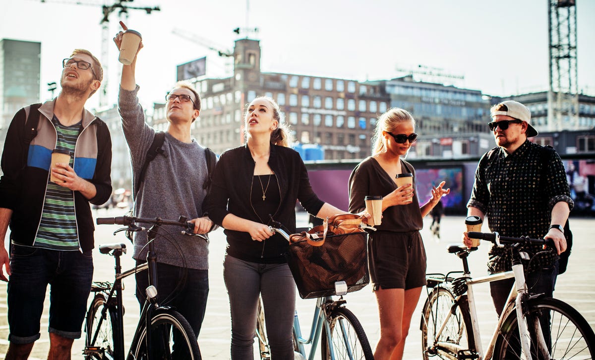 friends speaking in english outdoors
