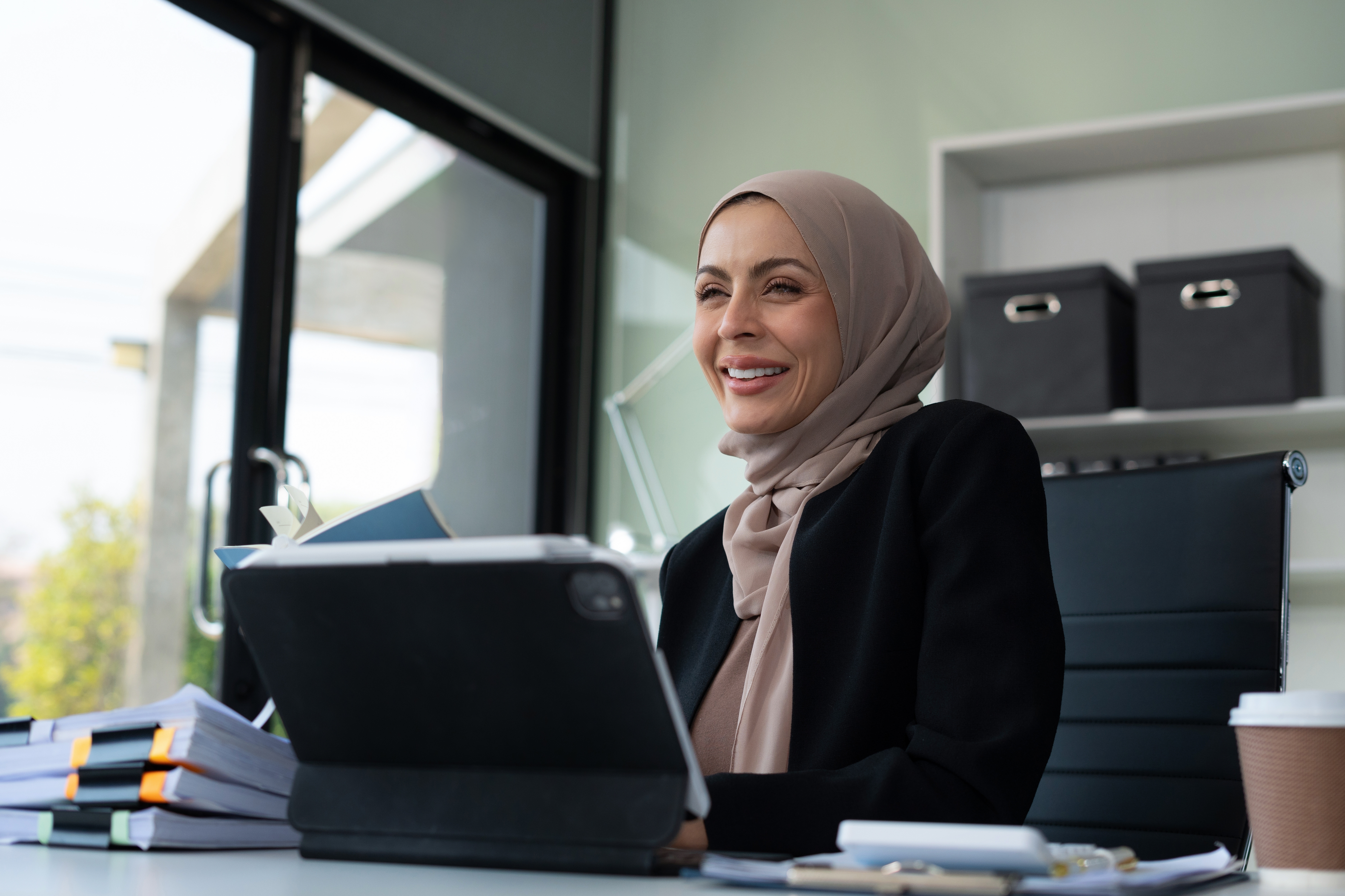 Woman with a laptop using Berlitz Connect to learn a new language for her government work