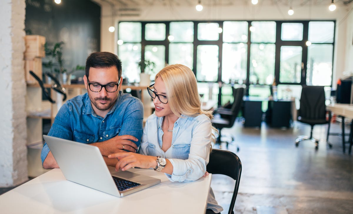 couple attending an intensive english class from the office