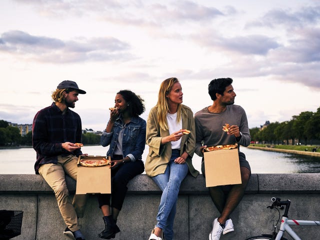 friends speaking in italian in the park