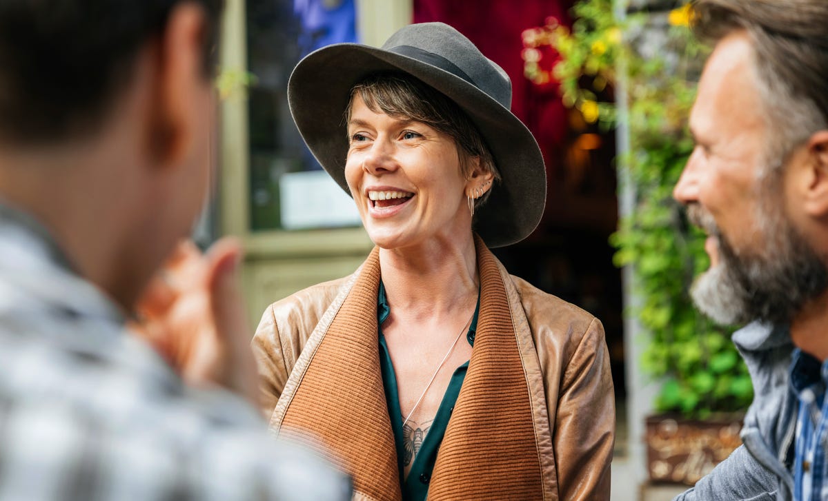 people learning portuguese together