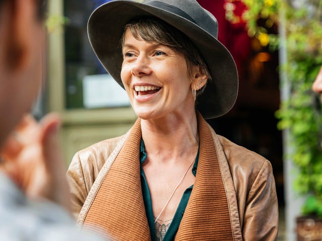 people learning portuguese together