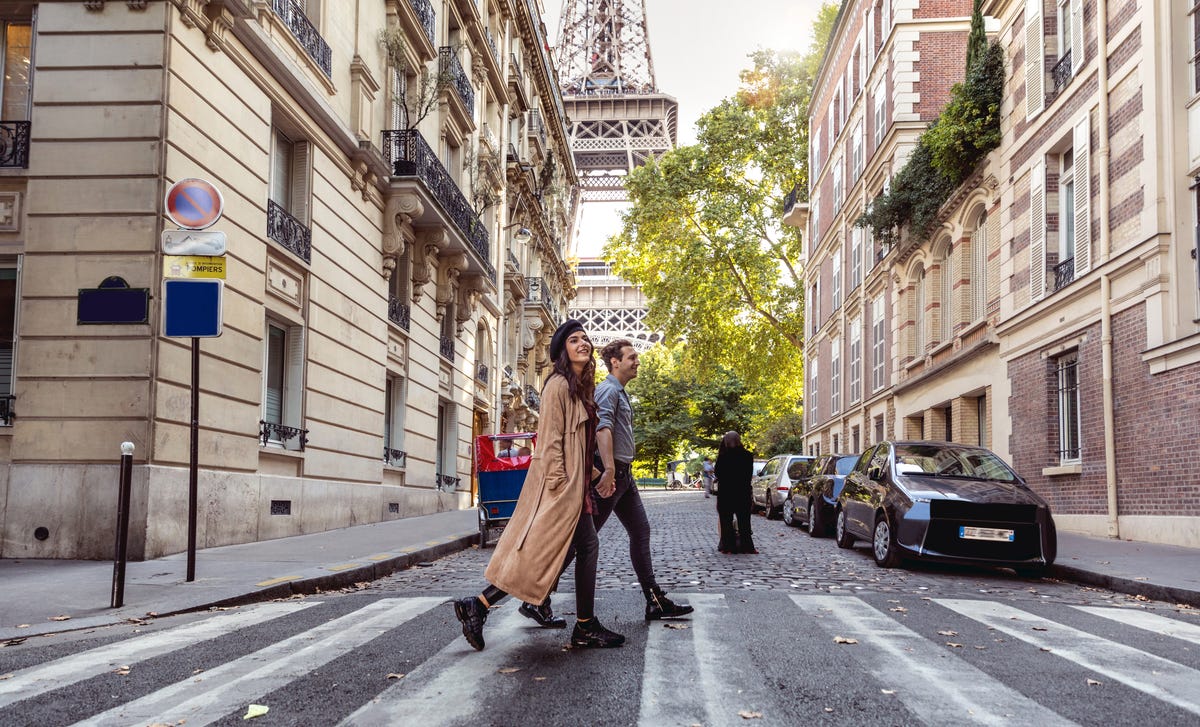 couple speaking french in france