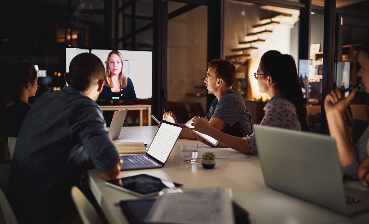 students learning a language in a cultural navigator group class