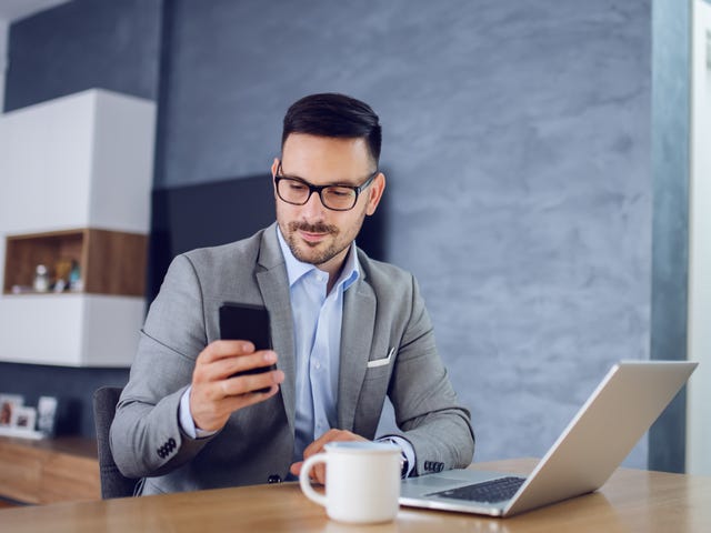 Man learning a language online