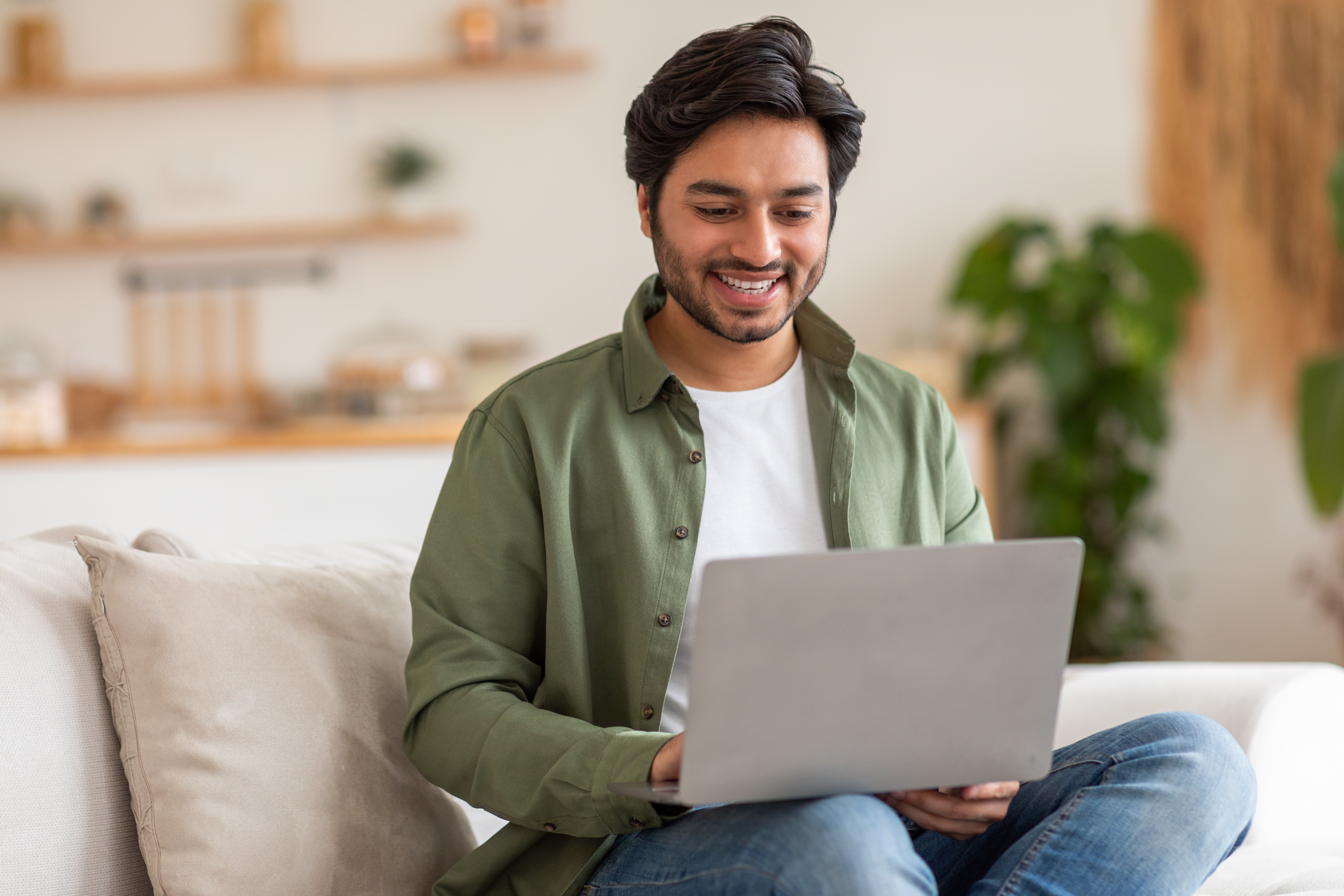 Man with a laptop attending an online intensive language class with Berlitz Canada