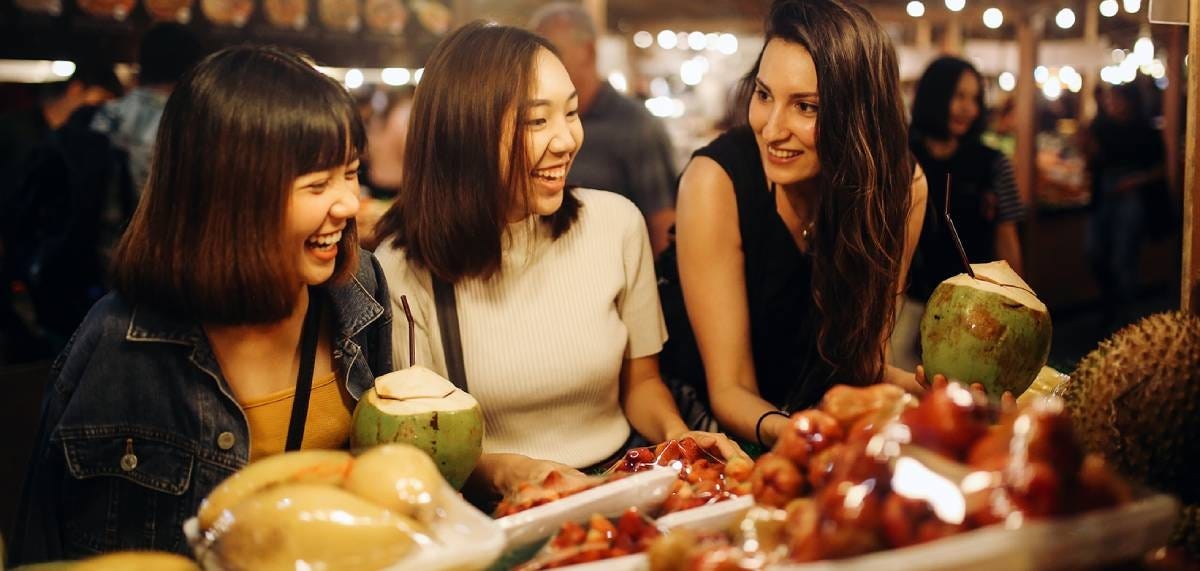 Women on a journey to Thailand after they learned to say some words in the local language like yes and no