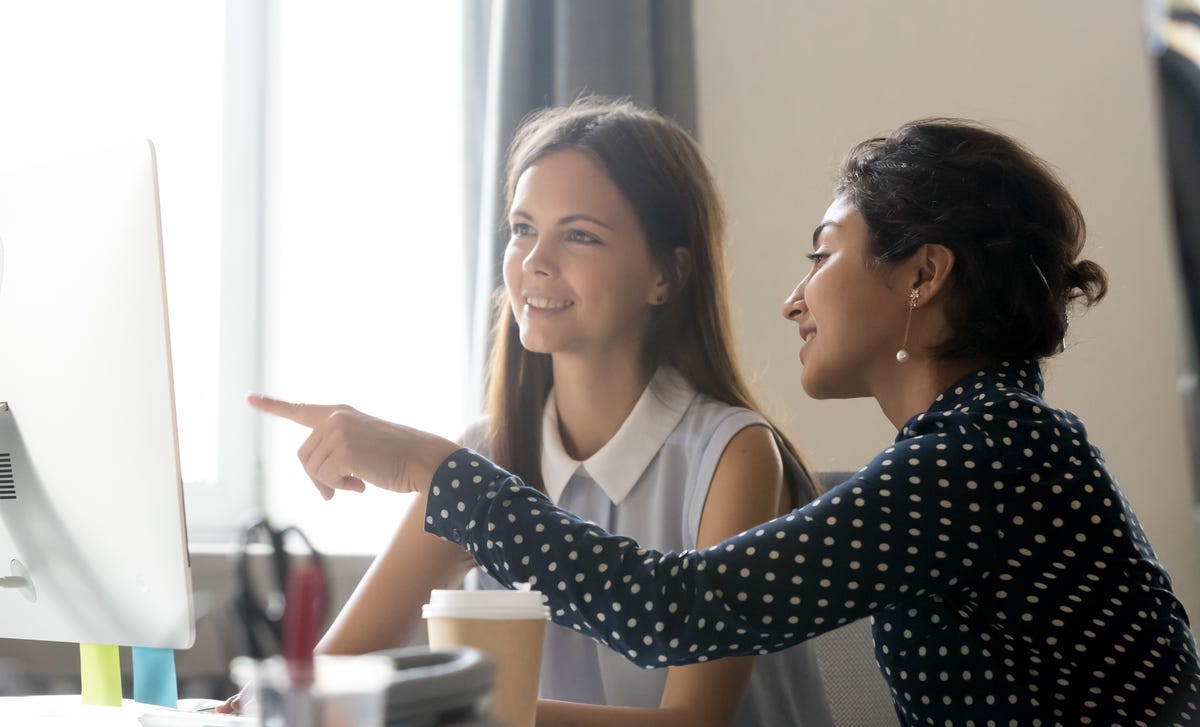 women learning english online