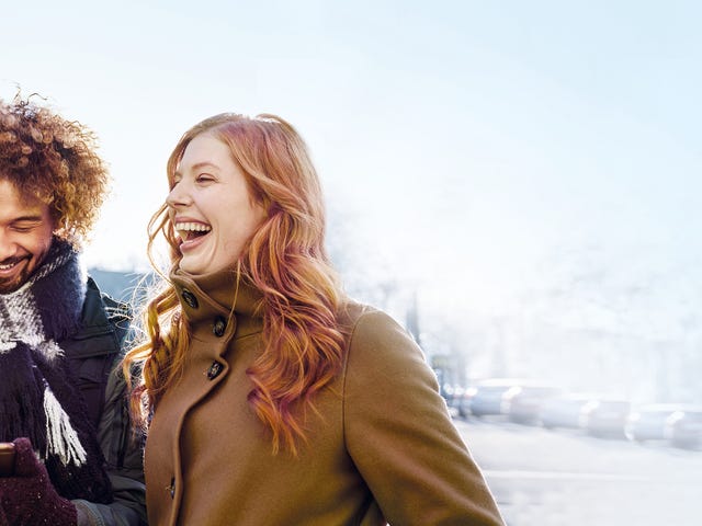 couple speaking in french during their french classes in ottawa
