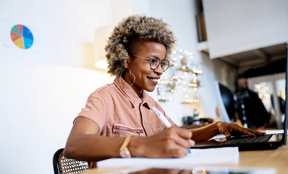 Woman learning Spanish in Ottawa with Berlitz's online Spanish courses