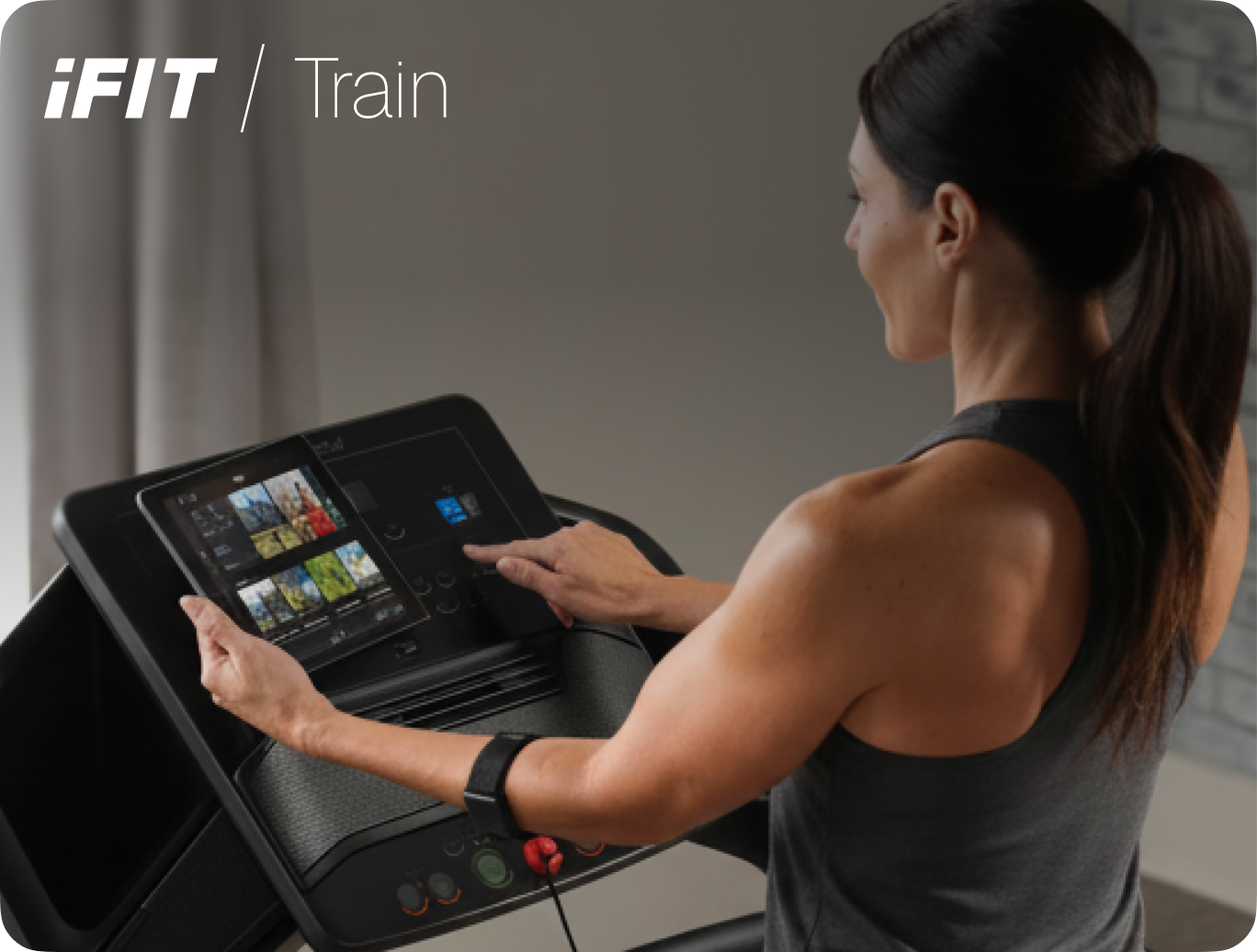 iFIT Train treniruotė plan&scaron;etėje prie treniruoklio be integruoto jutiklinio ekrano