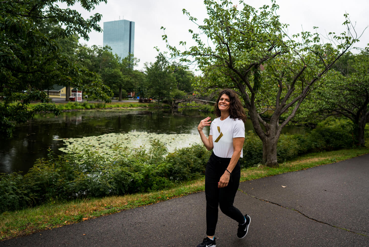 iFIT Guide Dr. Eva Selhub coaches a walking class iFIT Guide Dr. Eva Selhub coaches a walking workout