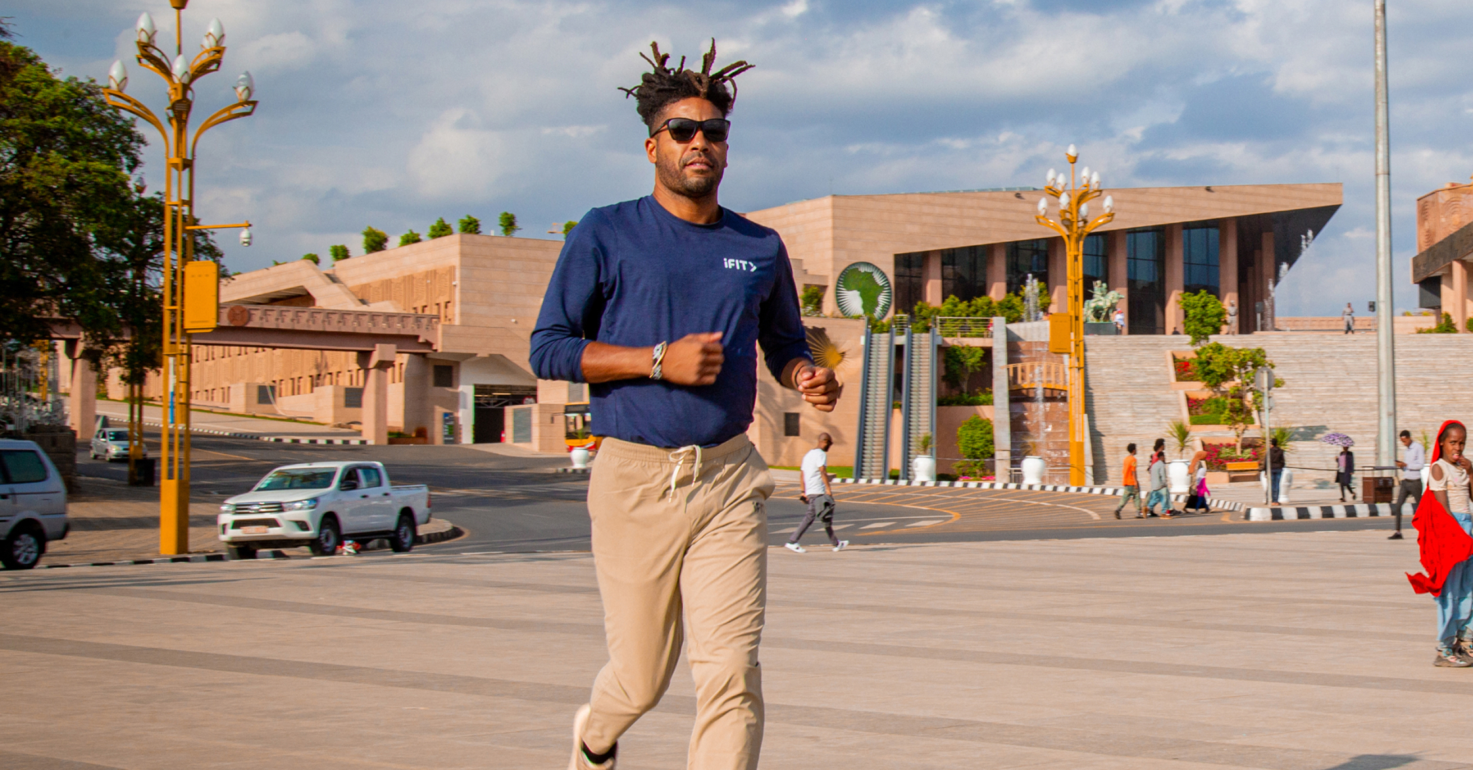 Run through real-world city routes with Knox Robinson on the iFIT cardio app, improving pacing, stamina, and consistency.